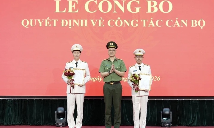 Chủ tịch, tổng giám đốc FPT Telecom được phong hàm thượng tá công an