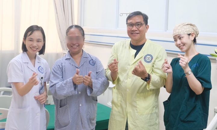 Bệnh nhân nước ngoài chọn Việt Nam để nội soi bằng kỹ thuật 'Made in Vietnam' 