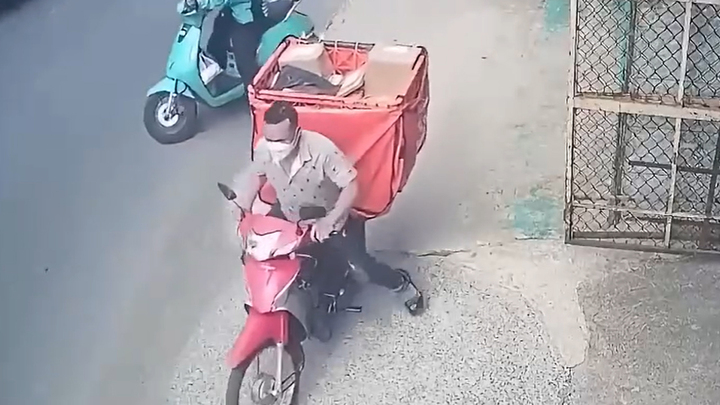 Cả xe lẫn hàng bị trộm sạch, shipper bàng hoàng chết lặng