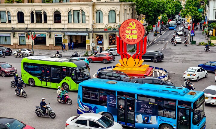 Hà Nội dự kiến miễn phí vé xe buýt, metro cho sinh viên, công nhân, người nghèo