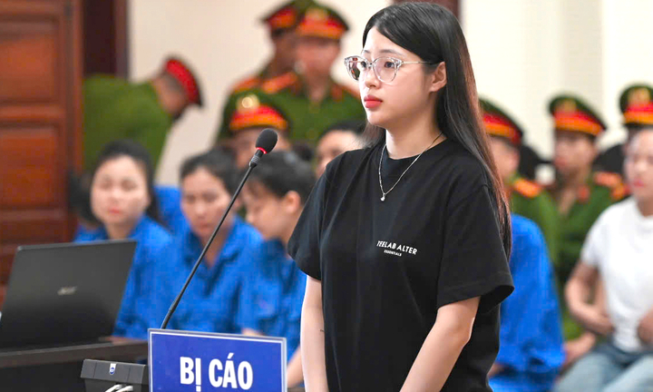 Bạn gái Bùi Đình Khánh lãnh 15 tháng tù treo