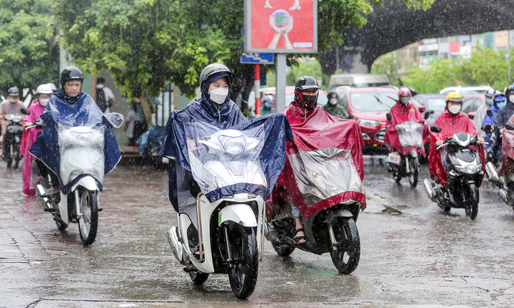 Dự báo thời tiết 16/5: Miền Bắc ngày nắng nóng, chiều tối mưa dông