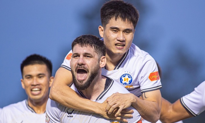 Công an TP.HCM 2-2 Đà Nẵng: Cựu tuyển thủ U23 Việt Nam ghi bàn rồi nhận thẻ đỏ