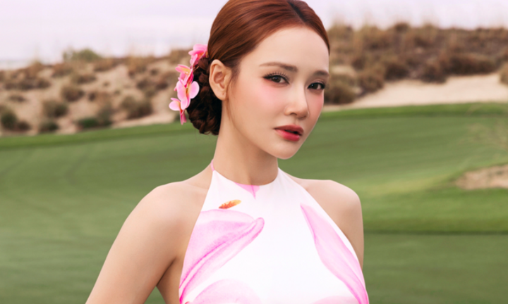 Nhã Phương khoe nhan sắc ngọt ngào, vóc dáng mảnh mai sau sinh