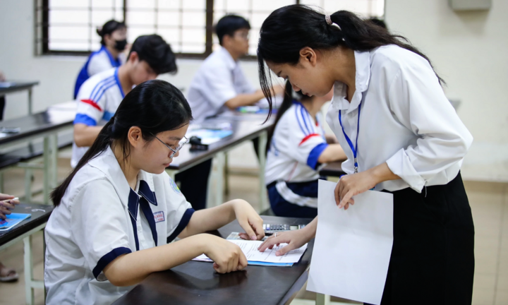 Thi tốt nghiệp THPT 2026: Giữ ổn định, giảm áp lực và chi phí