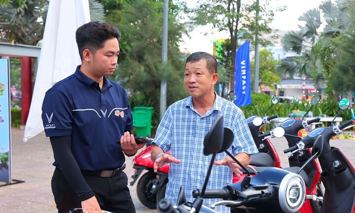 Evo Lite hút khách nhờ không cần bằng lái, đổi pin chỉ trong 1 phút