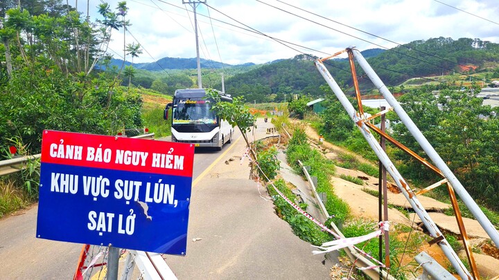 Đường quanh Đà Lạt nham nhở vết loét từ mùa mưa trước đến mùa mưa mới