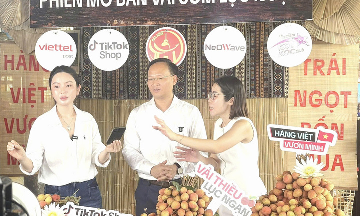 Phó Chủ tịch tỉnh Bắc Ninh livestream bán vải, chốt hơn 31 tấn đơn hàng