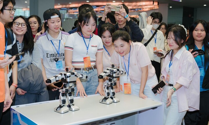 Đại học FPT mở ngành Robot và AI đón đầu thị trường lương trăm triệu