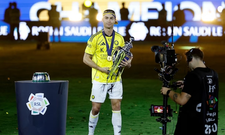 Ghi 2 bàn giúp Al Nassr vô địch, Ronaldo bật khóc