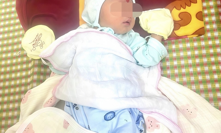 Bé trai sơ sinh bị bỏ trước cổng chùa ở Bắc Ninh, kèm thư nhờ cưu mang