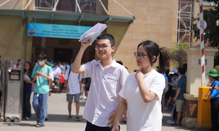 Đề tiếng Anh thi vào lớp 10 THPT chuyên Khoa học Xã hội và Nhân văn năm 2026