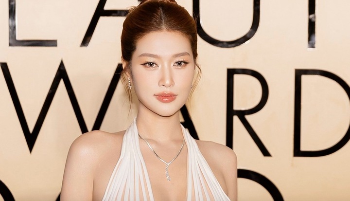 Hoa hậu Đoàn Thiên Ân thắng giải 'Gương mặt đẹp nhất năm'