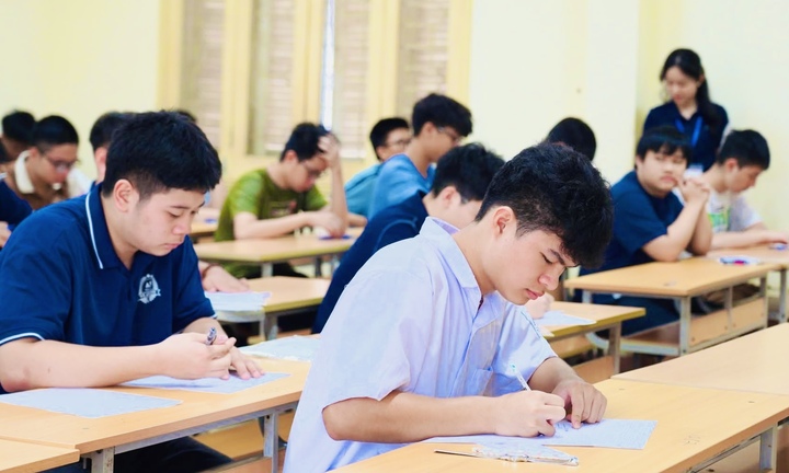 Đề Văn lớp 10 trường chuyên gây tranh cãi, chuyên gia chỉ ra điểm bất hợp lý