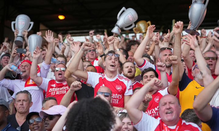 Cổ động viên Arsenal và Man Utd đánh nhau gây chết người