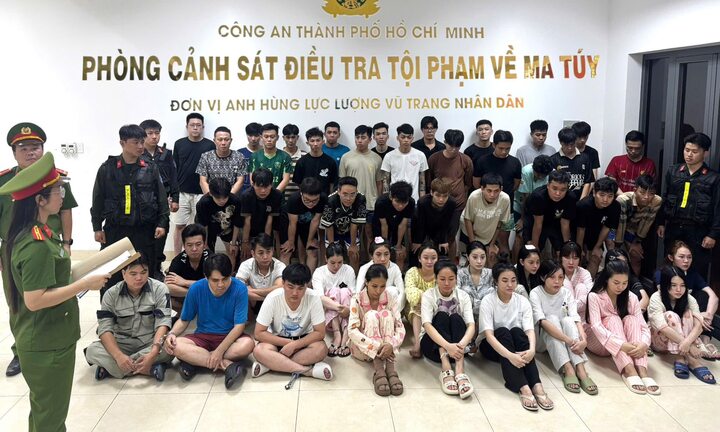 Từ đột kích quán bar, công an phá nhiều đường dây liên quan ma túy, bắt 50 người