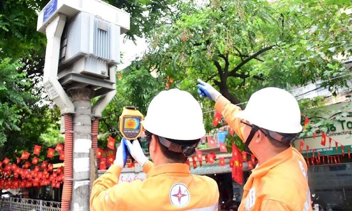 Nhiều nơi ở Hà Nội mất điện giữa nắng nóng đỉnh điểm, EVN nói gì?