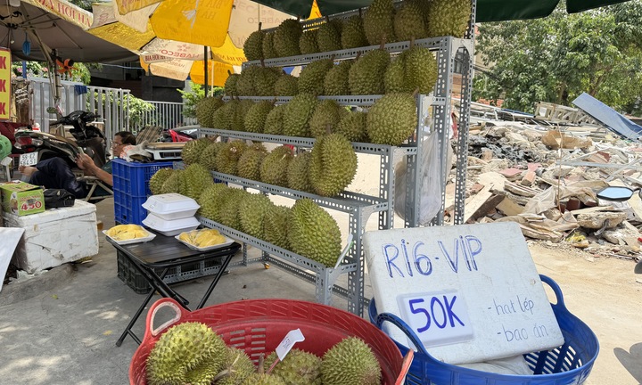 Sầu riêng giá rẻ 'đổ bộ' ở TP.HCM: Chất lượng ra sao?