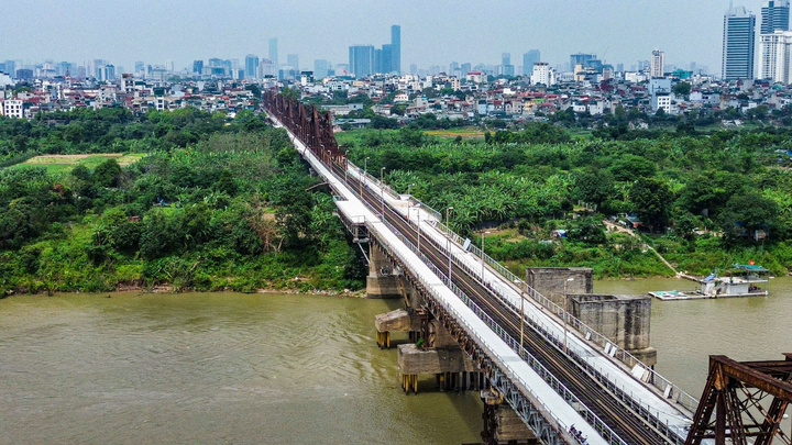 Cầu Long Biên thông xe trở lại sau 2 tháng sửa chữa
