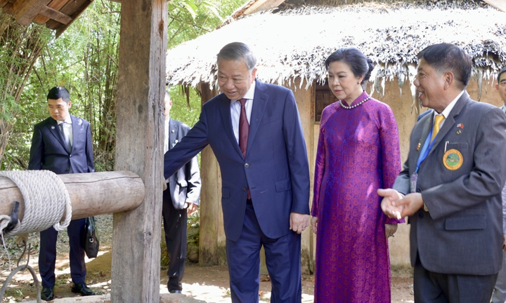 Tổng Bí thư, Chủ tịch nước và Phu nhân thăm Khu di tích Chủ tịch Hồ Chí Minh ở Udon Thani