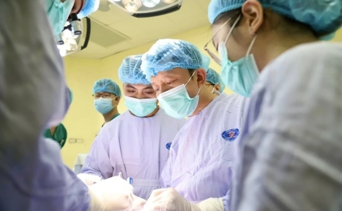 Tưởng nhiệt miệng thông thường, đi khám phát hiện ung thư ở tuổi 33
