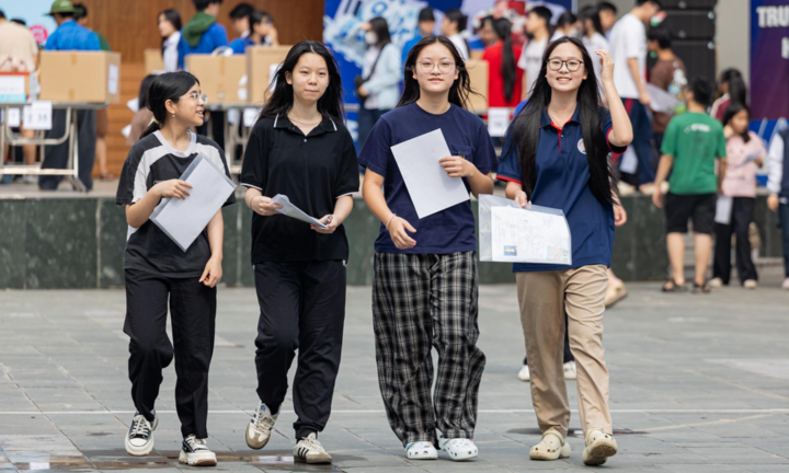 Thi lớp 10 Hà Nội 2026: 1 thí sinh bị đình chỉ vì mang điện thoại vào phòng thi
