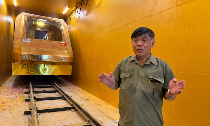 Tàu điện dát vàng thử nghiệm chạy ngầm tại Hà Nội