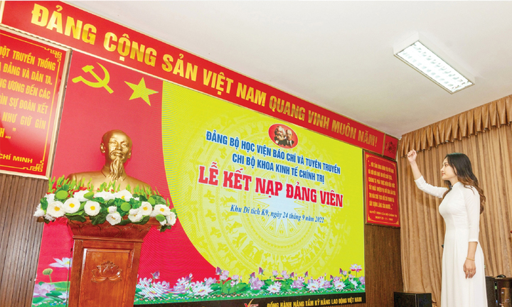 Hướng dẫn mới của Ban Bí thư về thẩm tra lý lịch người vào Đảng
