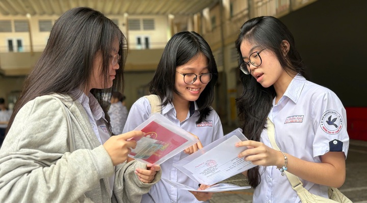 Sáng nay, hơn 150.000 thí sinh làm thủ tục thi lớp 10 tại TP.HCM