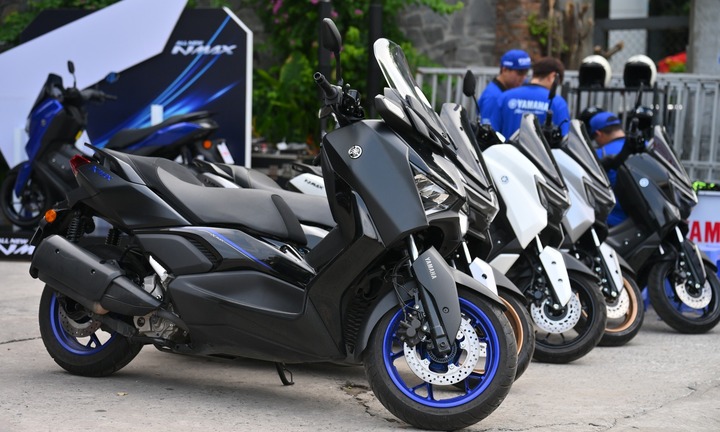 Ký hiệu nào trên xe máy Yamaha giúp nhận biết có thể dùng xăng E10?