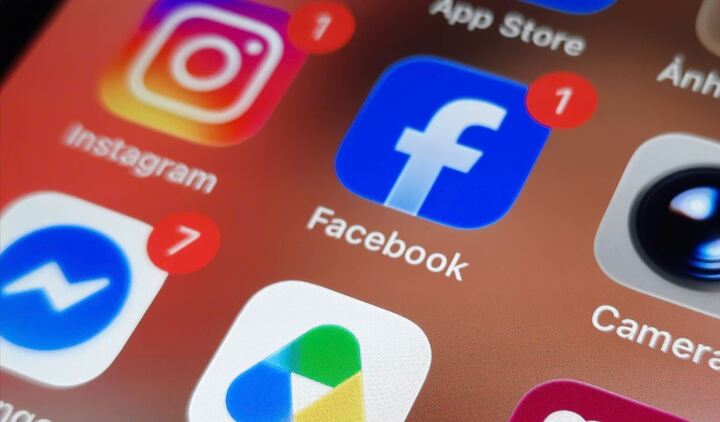 Xôn xao tin thu phí người dùng, đại diện Facebook nói gì?