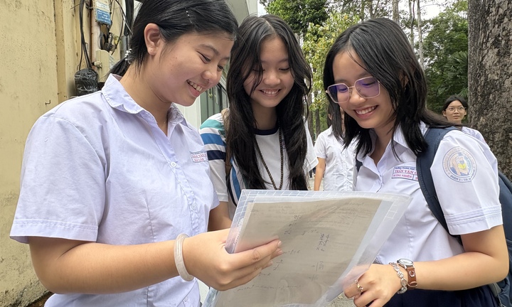 Thi lớp 10 tại TP.HCM: Thí sinh nói đề Toán vừa sức, thi nhau đoán điểm