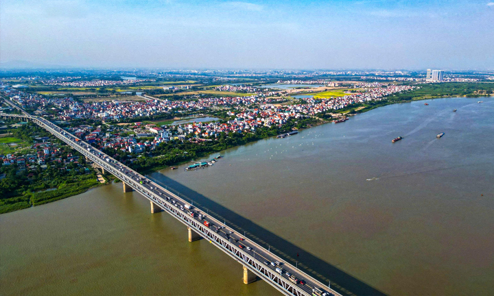The city by the river and the 'red line' of the Red River.