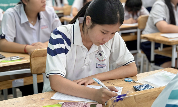 Gần 13.000 thí sinh TP.HCM tranh suất vào lớp 10 chuyên, tích hợp