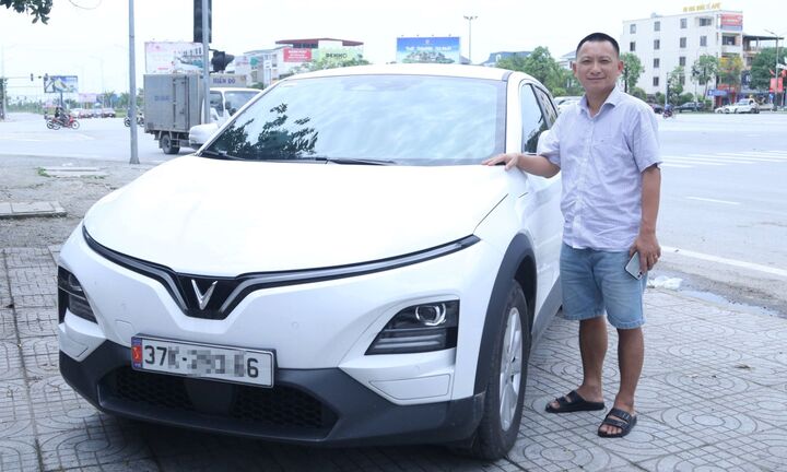 Chủ xe VF 6 tiết lộ lý do 'lớn gan' mua xe tặng vợ rồi 'chiếm' làm của riêng