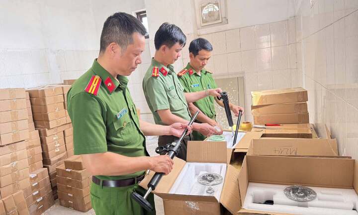 Phá đường dây mua bán vũ khí nguy hiểm nguỵ trang bằng 'súng thông bồn cầu'
