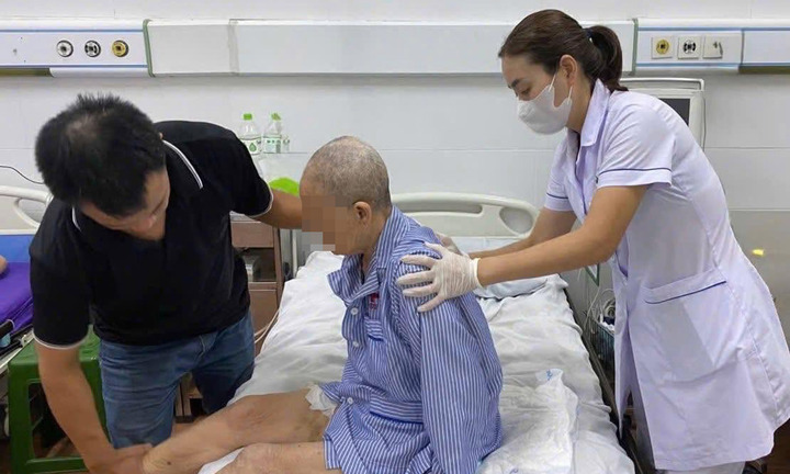 Mắc thủy đậu tự điều trị tại nhà, người già viêm não, người trẻ suy hô hấp