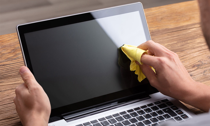 Cách tự vệ sinh laptop tại nhà