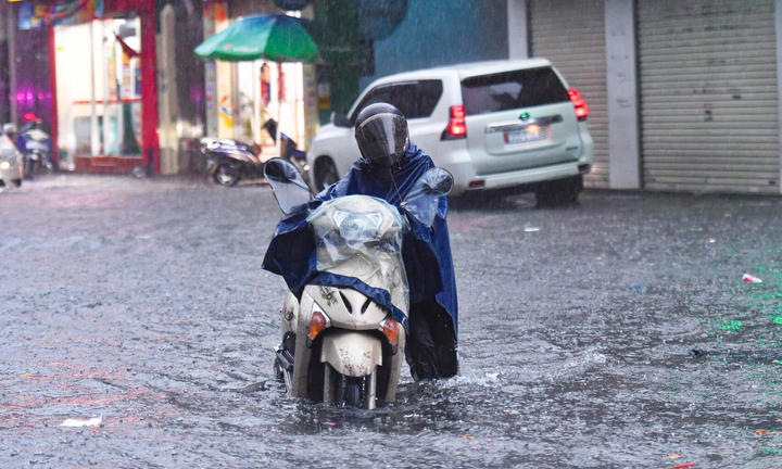 Dự báo thời tiết 8/6: Bắc Bộ đón không khí lạnh kết thúc nắng nóng, trời mưa lớn