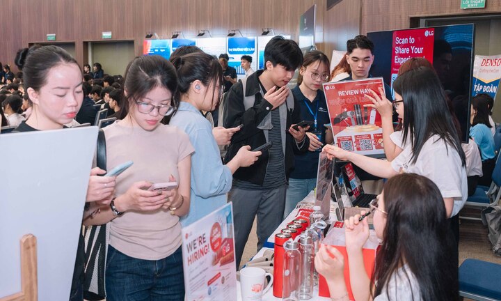 Hơn 1.200 sinh viên tìm lời giải cho bài toán việc làm trong thời đại AI