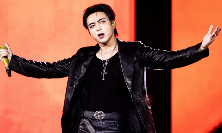 Soobin lần đầu hát live ca khúc 10 triệu view đang gây sốt mạng xã hội