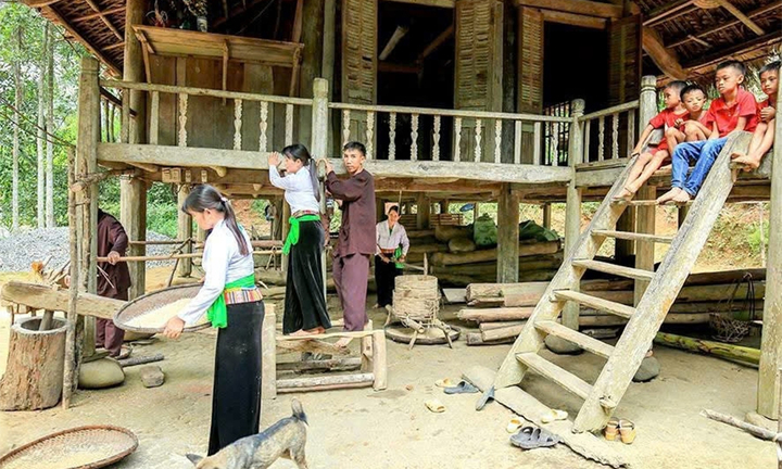 Giải mã ý nghĩa 9 bậc cầu thang của người Mường