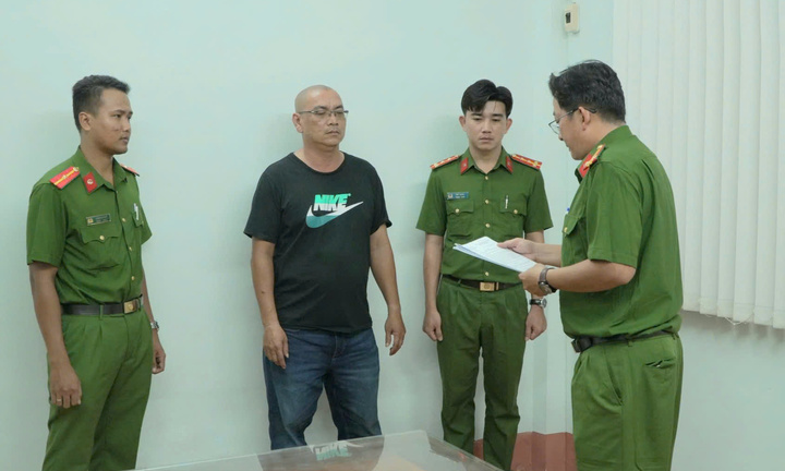 Khiêng quan tài diễu phố ở Sóc Trăng: Bắt chủ trại hòm và 6 đồng phạm