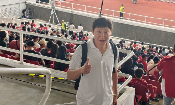 HLV Kim Sang-sik đến xem Indonesia thi đấu