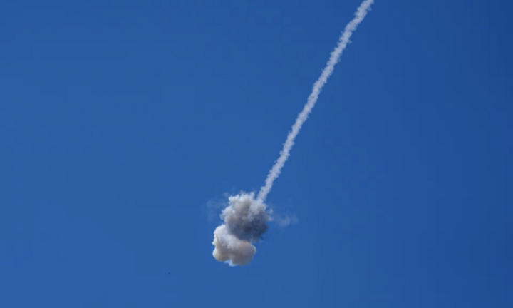 Mỹ tấn công sau vụ trực thăng bị bắn rơi, Iran phóng tên lửa, UAV đáp trả