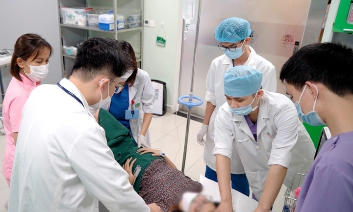 Cơn đau ngực cuối thai kỳ hé lộ nhồi máu cơ tim suýt cướp sinh mạng hai mẹ con