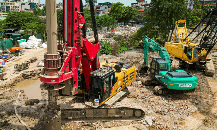 Sau nhiều năm đình trệ, công trường 786 tỷ đồng ở Hà Nội rầm rộ thi công trở lại