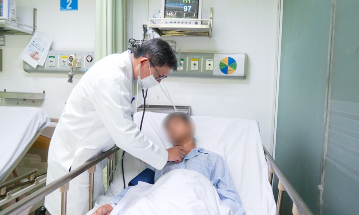 Tăng ca suốt 24 giờ, người đàn ông suýt mất mạng vì nhồi máu cơ tim