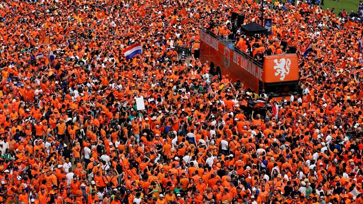 World Cup 2026: 'Cơn lốc màu da cam' phủ kín đường phố Mỹ