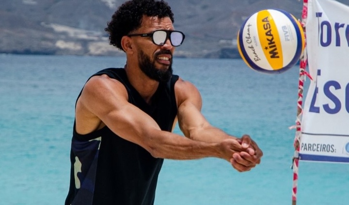 Vừa thất nghiệp, thủ môn Cape Verde hy sinh cả 'nghề tay trái' để dự World Cup